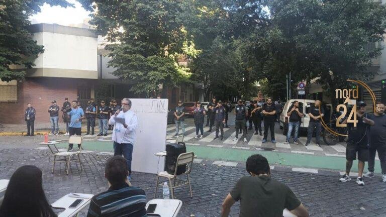 Realizarán clase pública universitaria frente al departamento de Adorni