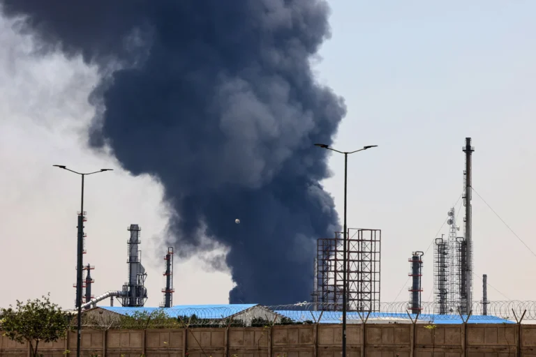 Conflicto en Medio Oriente: sube el petróleo y crece el riesgo de crisis económica global