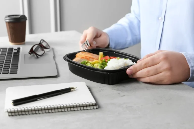 Alarma alimentaria: Más de la mitad de los trabajadores formales reduce comidas por falta de dinero