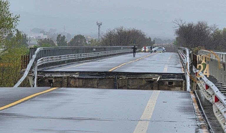 Se derrumba puente de carretara por intensas lluvias en Italia