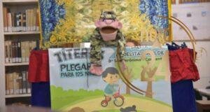 Lucía Acevedo presentó “Chamullos Filosóficos” con una innovadora puesta con títeres