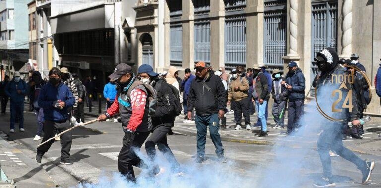 Nuevos enfrentamientos entre manifestantes y la policía en Bolivia