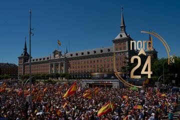Masiva marcha pidiendo la renuncia de Pedro Sánchez en España