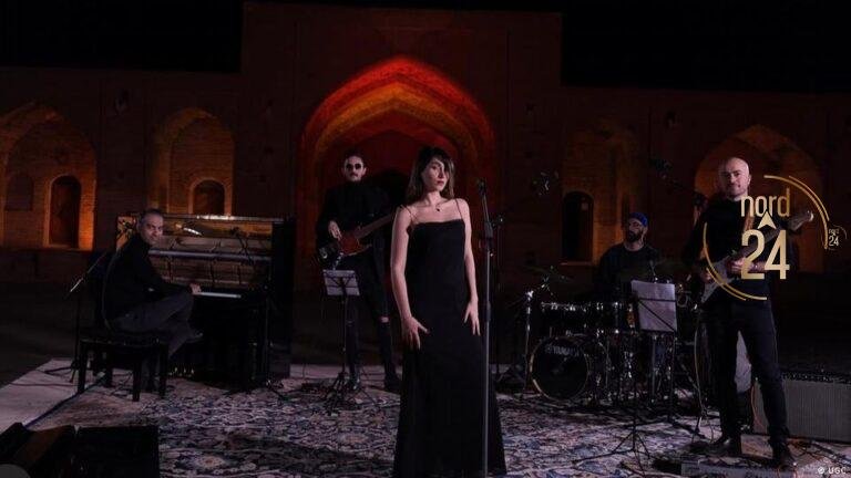 Condenan a una cantante iraní a latigazos por cantar sin velo