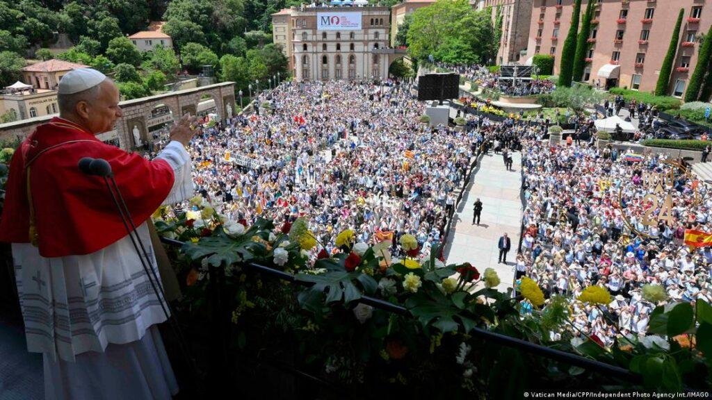 Inauguran torre más alta de la Sagrada Familia con la presencia del Papa