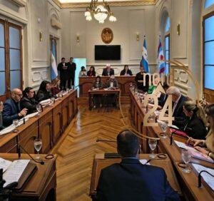 Concejales discuten una suba del 364% en las unidades de multa de la ciudad 