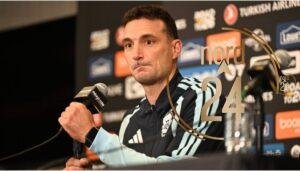 Scaloni. “Voy a tomarme unos días para el reemplazo de Balerdi”