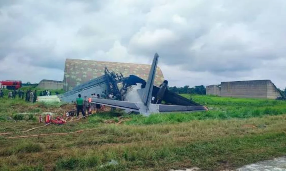 Cinco soldados muertos tras estrellarse un avión militar en la India