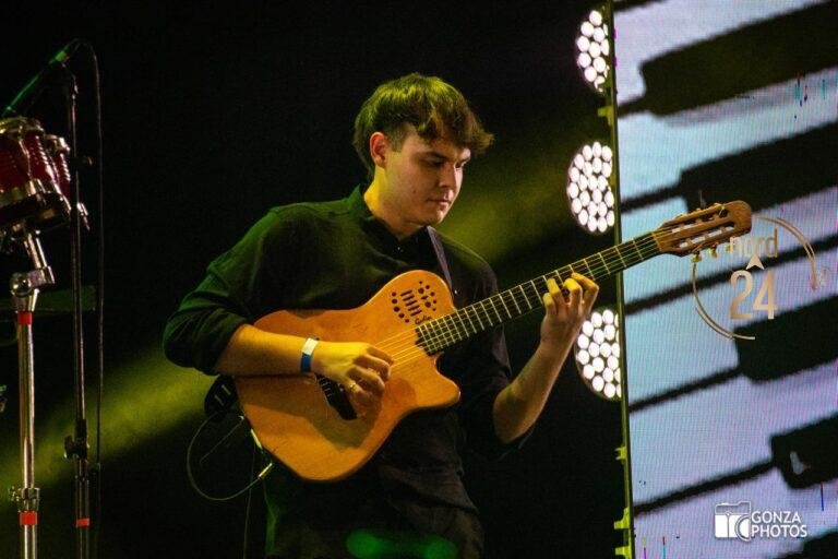 Martín Espinoza, el joven chamamecero que cumple el sueño de tocar en el Teatro Vera