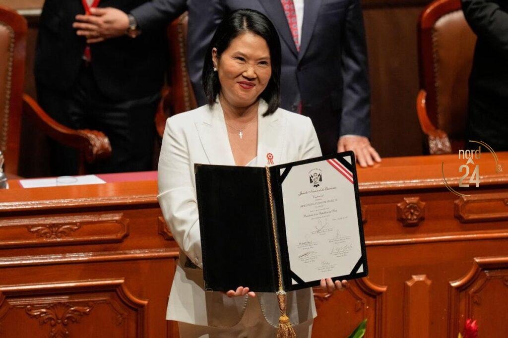 Fujimori asumió como la primera presidente mujer de Perú