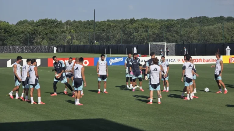 Argentina enfrenta a Cabo Verde en busca de los octavos de final