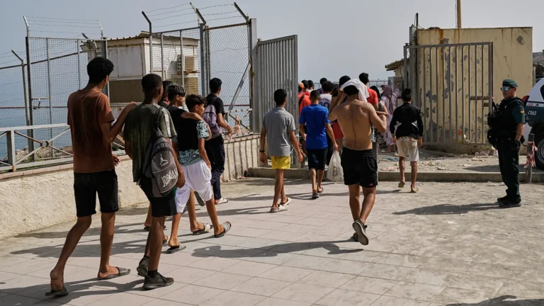 España anuncia que 70 mil de los 72 mil migrantes que llegaron a Ceuta ya retornaron
