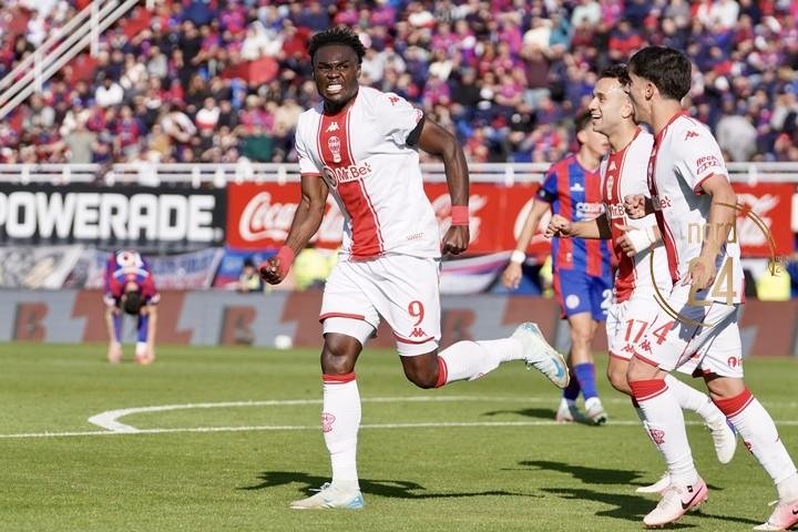 San Lorenzo cayó derrotado ante Huracán en el clásico