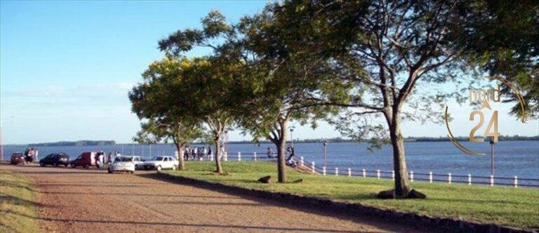 Monte Caseros: el río Uruguay baja y comenzó la limpieza de la costanera 
