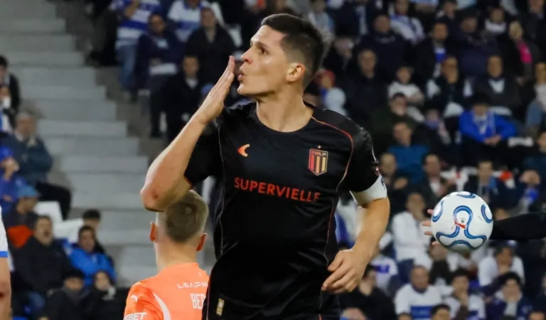 Estudiantes pisó fuerte en Chile y se metió entre los mejores ocho de la Libertadores