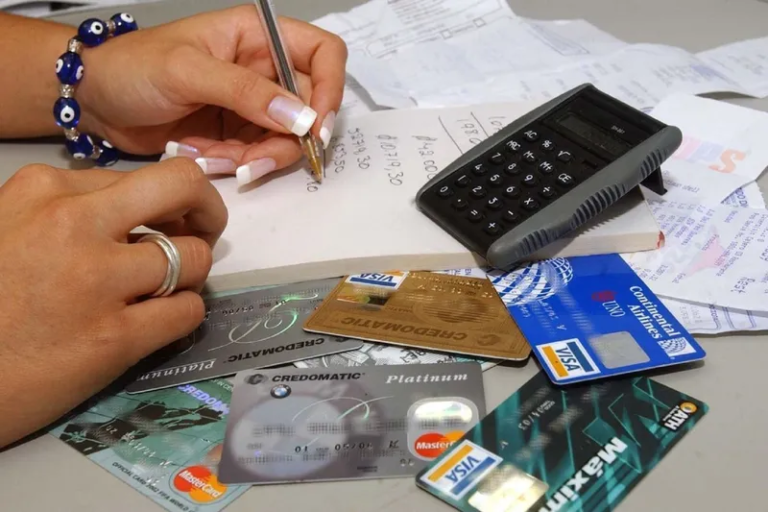 Confirman alrededor de 5.8 millones de argentinos tiene deudas atrasadas