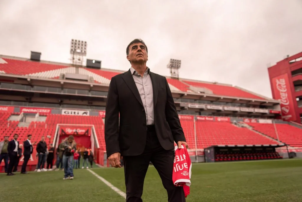 Independiente confirmó la salida de Gustavo Quinteros