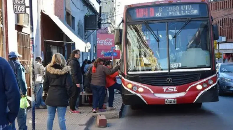 Transporte: Los trabajadores esperan cobrar el 50% restante del sueldo
