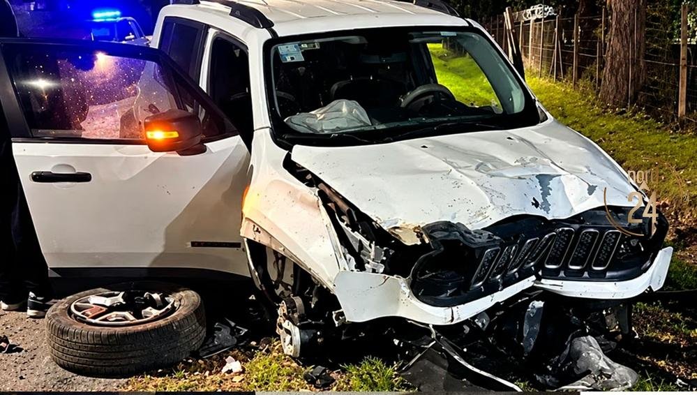 Se filmaba manejando a 140 km por hora y terminó chocando contra un poste