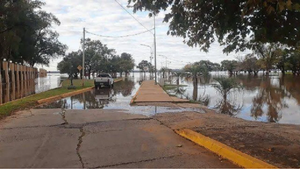 El río Uruguay crece en Paso de los Libres y ya hay familias evacuadas 