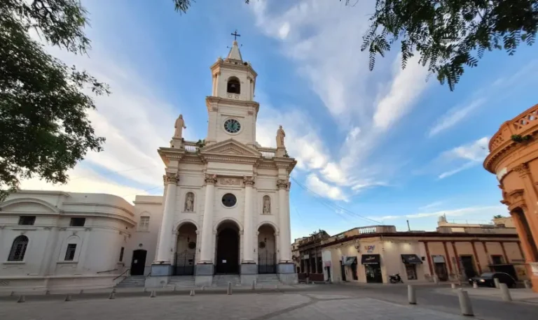 Corrientes: Lunes fresco con 17 °C y 80% de humedad