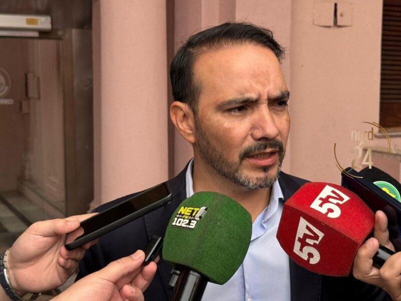Valdés acordó el traspaso de viviendas y gestiona obras viales para Corrientes