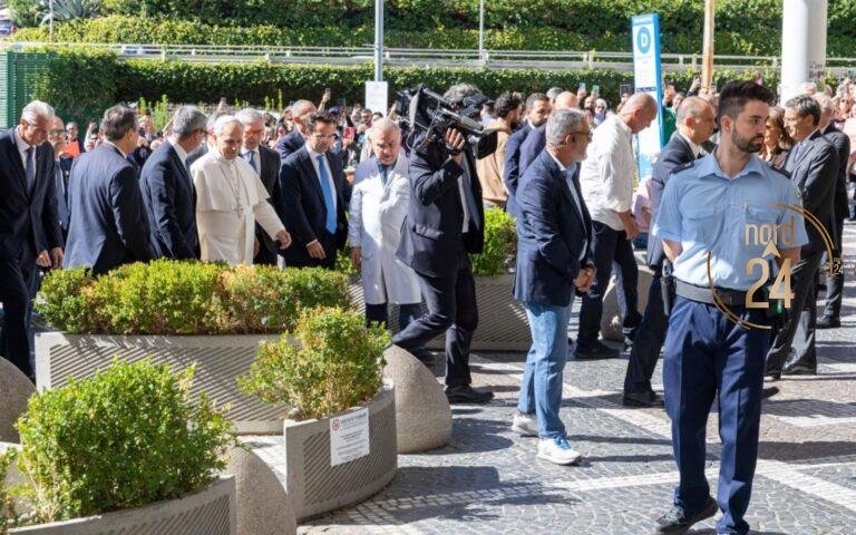 El Papa León XIV arribó al Policlínico Gemelli en Roma donde será intervenido