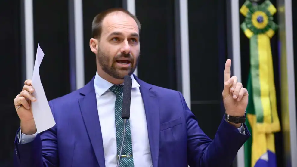 La Justicia de Brasil ordenó la captura de Eduardo Bolsonaro, hermano del candidato