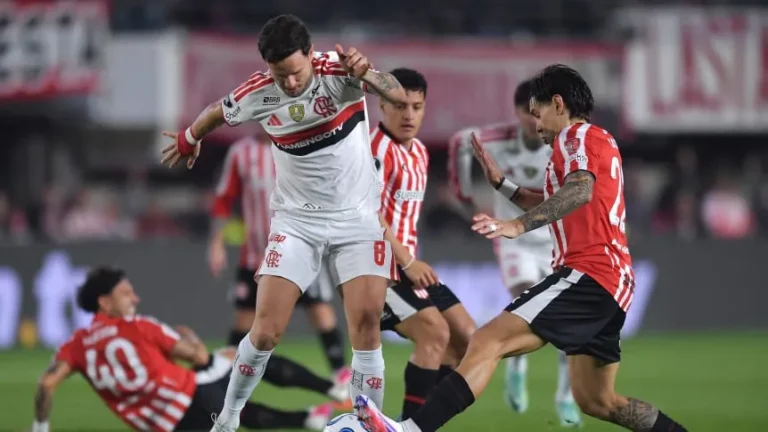 Estudiantes igualó ante Flamengo y define la serie en Río de Janeiro
