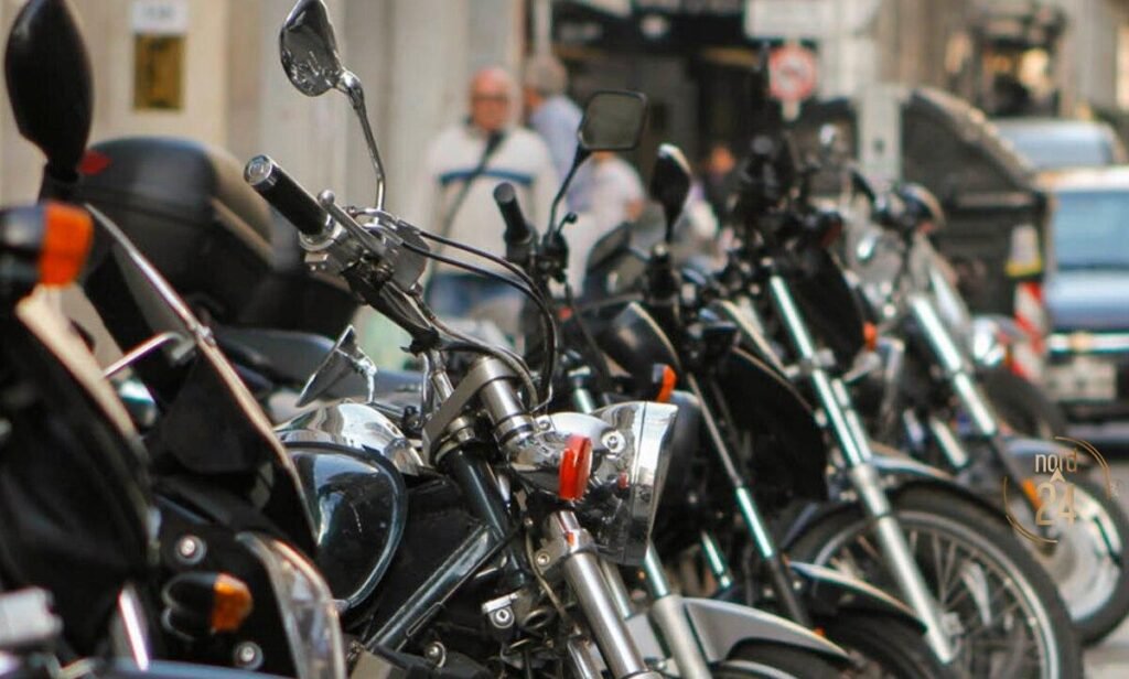Jardín de infantes: Reclaman por motos mal estacionadas
