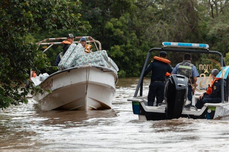 Crecida del Paraná: Corrientes asiste a familias evacuadas en Ituzaingó e Isla Apipé