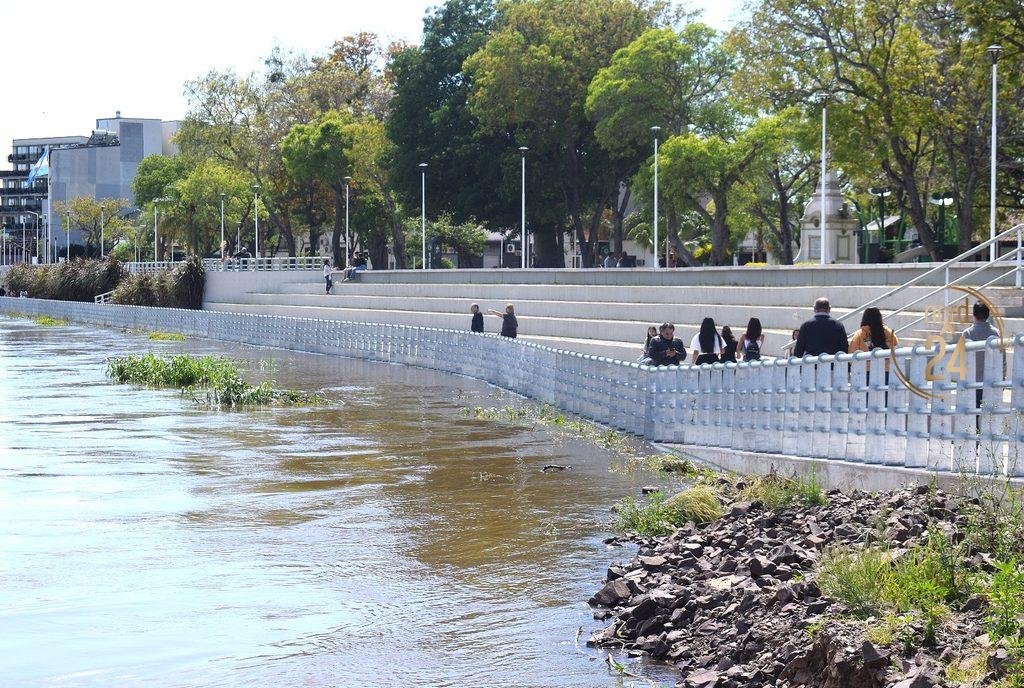 Río Paraná: Goya monitorea el nivel del agua y refuerza las defensas