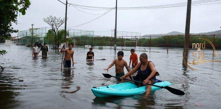 Ya son cinco los muertos por la llegada del Huracán Simón en México
